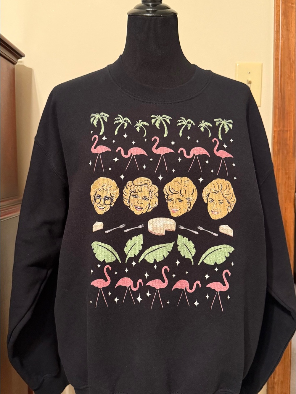 Gildan Golden Girls Flamingo Black Sweatshirt Graphic Print Crewneck Large